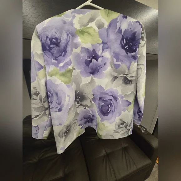 Alfred Dunner Purple and White Floral Jacket Petite - Picture 2 of 4